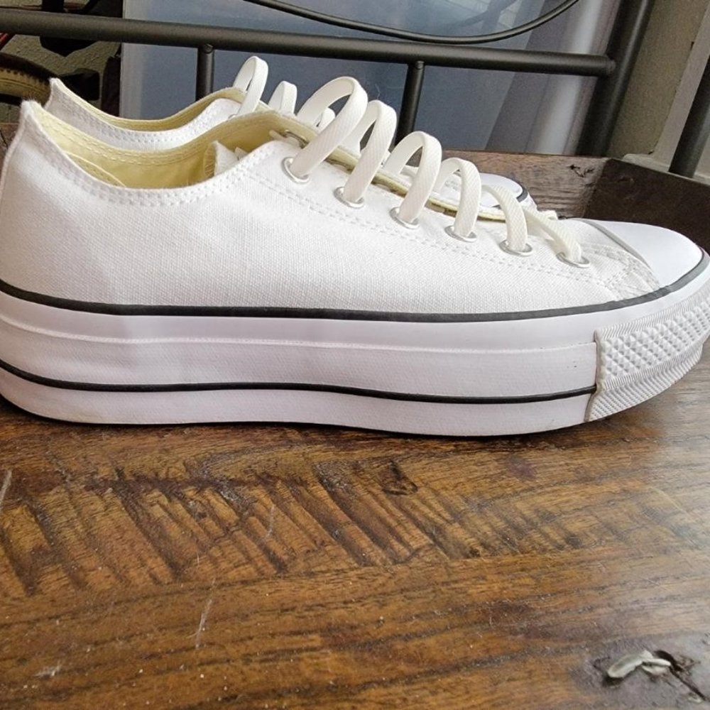 NWOB Women's Converse All Star Platform Sneakers